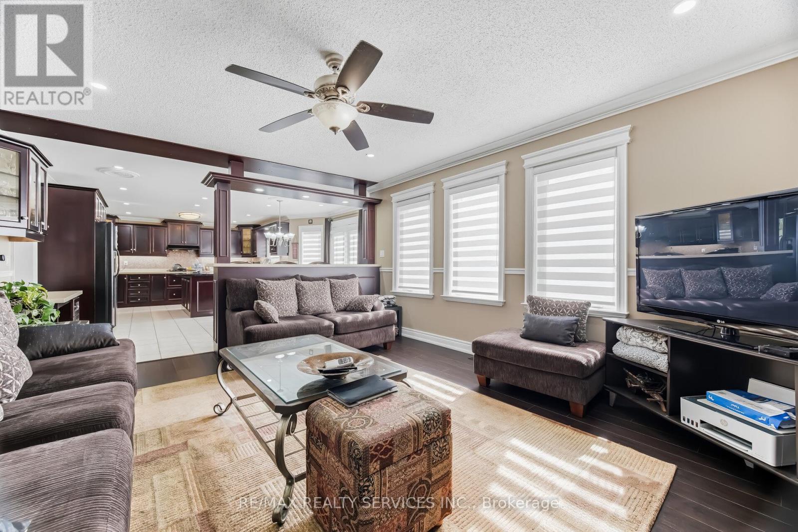 7 Waltham Drive, Toronto, Ontario  M9V 1S6 - Photo 18 - W12948460