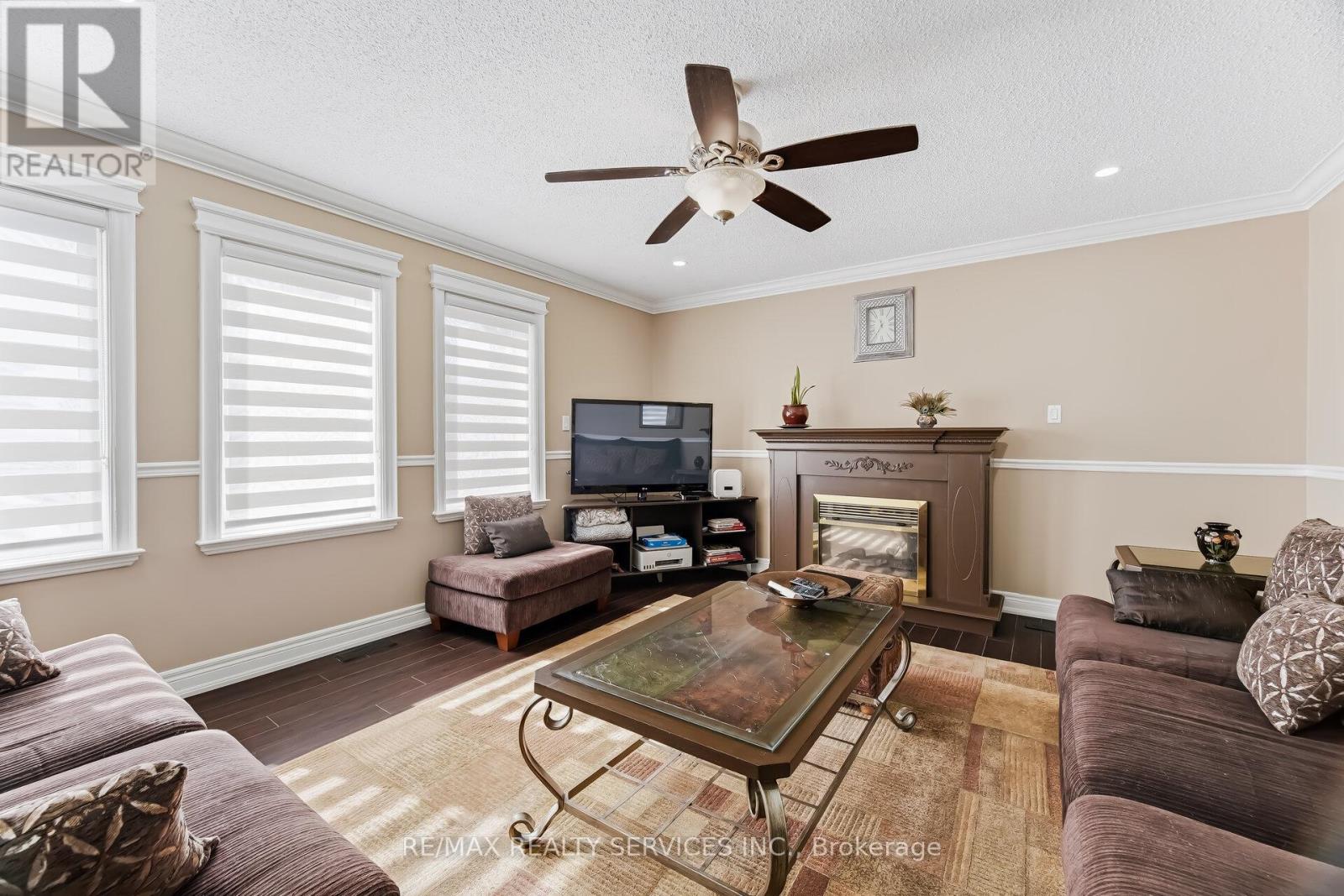 7 Waltham Drive, Toronto, Ontario  M9V 1S6 - Photo 19 - W12948460