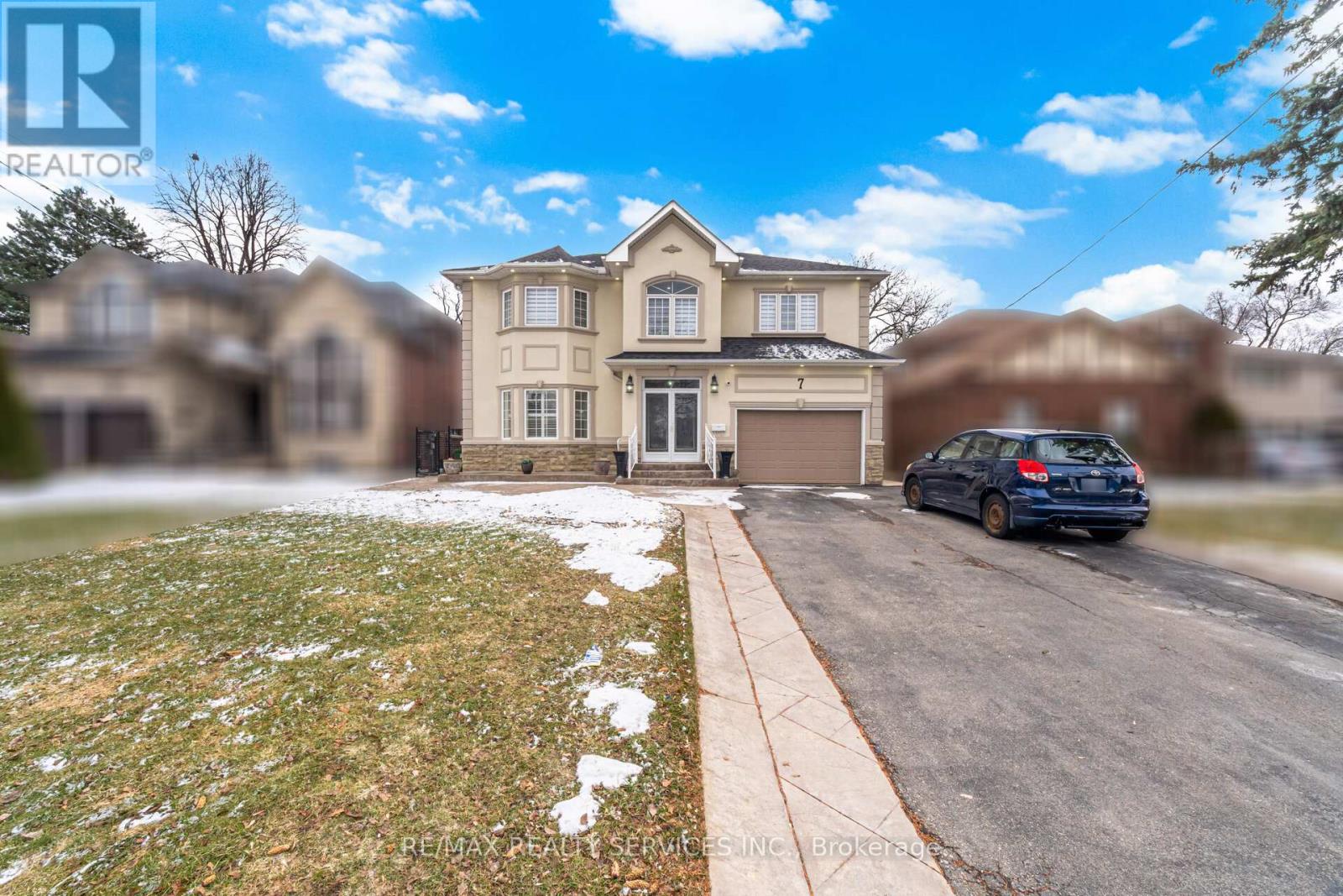 7 Waltham Drive, Toronto, Ontario  M9V 1S6 - Photo 2 - W12948460