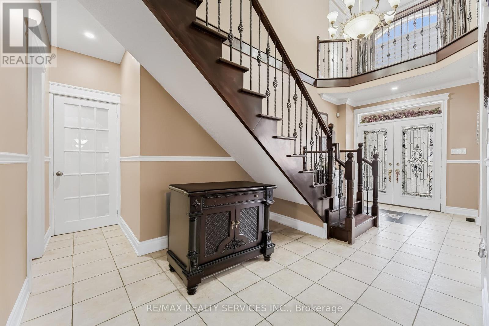 7 Waltham Drive, Toronto, Ontario  M9V 1S6 - Photo 22 - W12948460