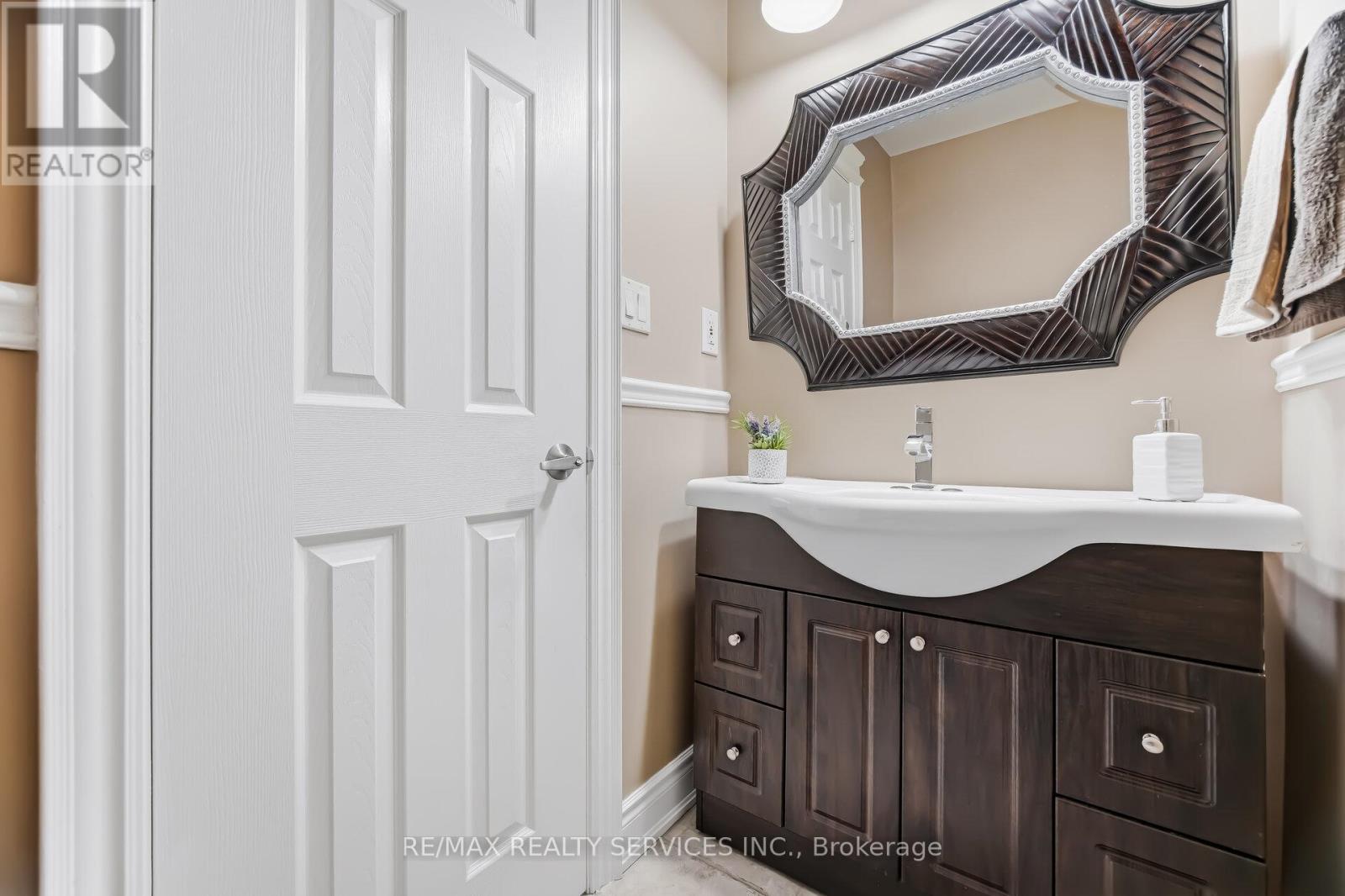 7 Waltham Drive, Toronto, Ontario  M9V 1S6 - Photo 23 - W12948460