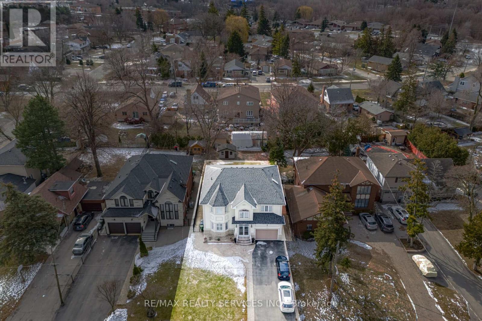 7 Waltham Drive, Toronto, Ontario  M9V 1S6 - Photo 3 - W12948460