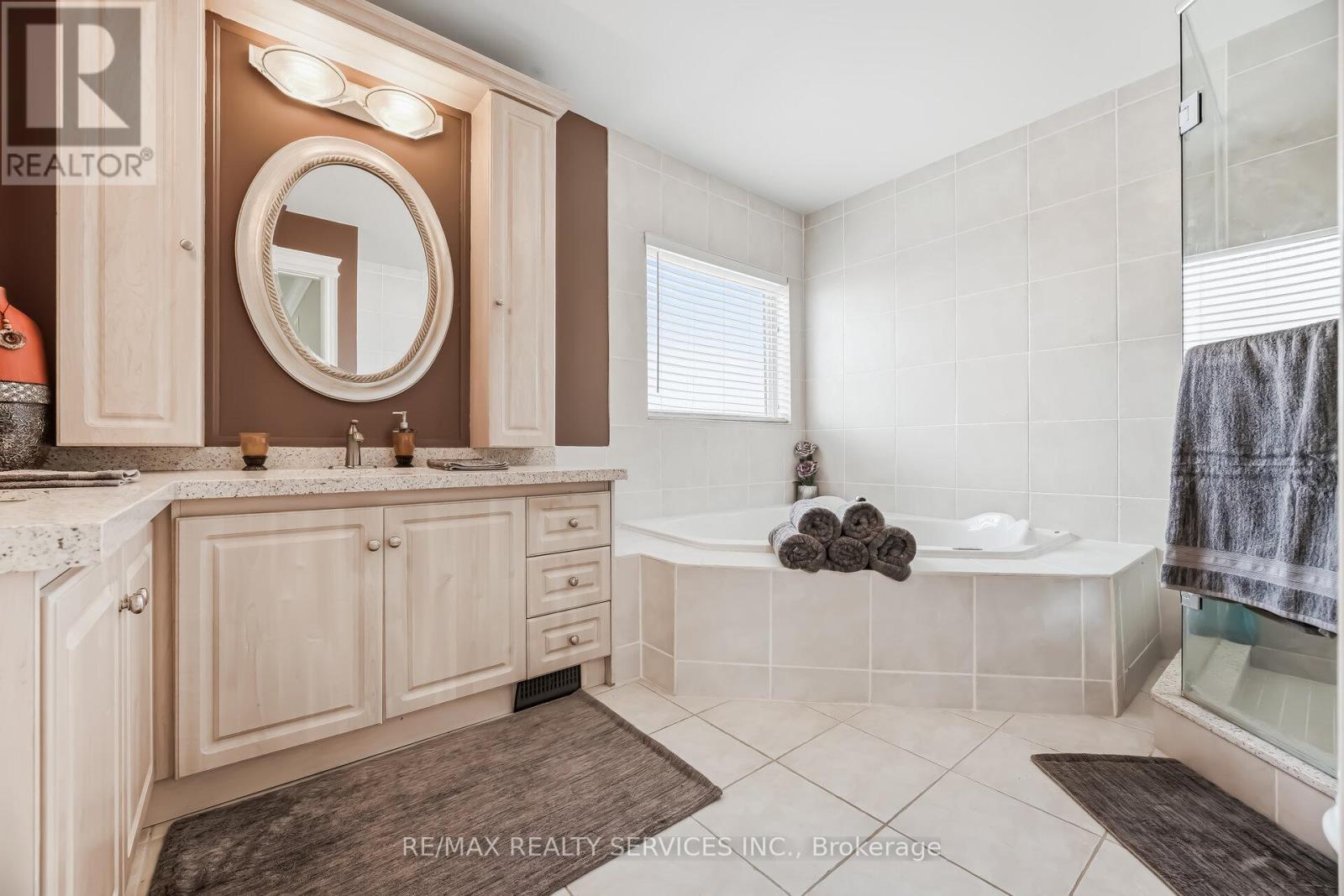 7 Waltham Drive, Toronto, Ontario  M9V 1S6 - Photo 31 - W12948460