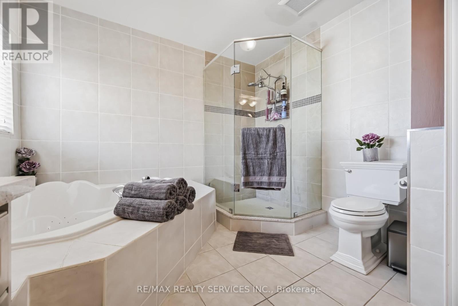 7 Waltham Drive, Toronto, Ontario  M9V 1S6 - Photo 32 - W12948460