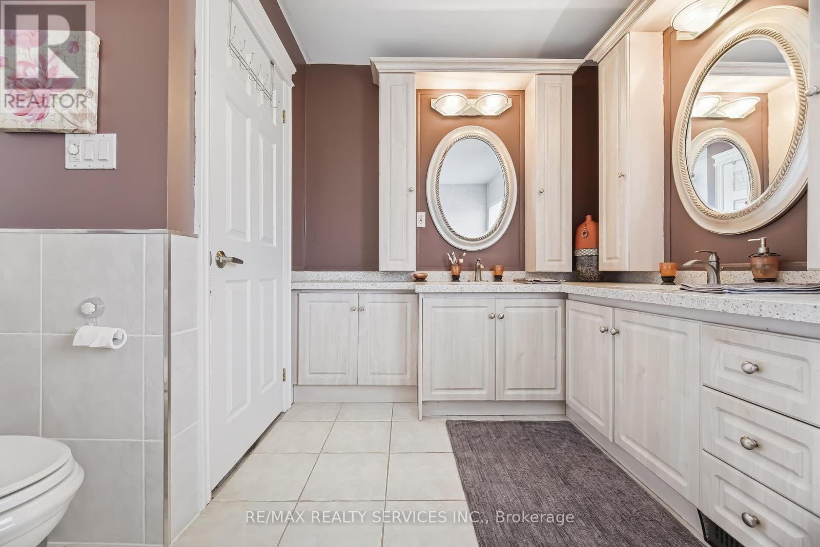 7 Waltham Drive, Toronto, Ontario  M9V 1S6 - Photo 33 - W12948460