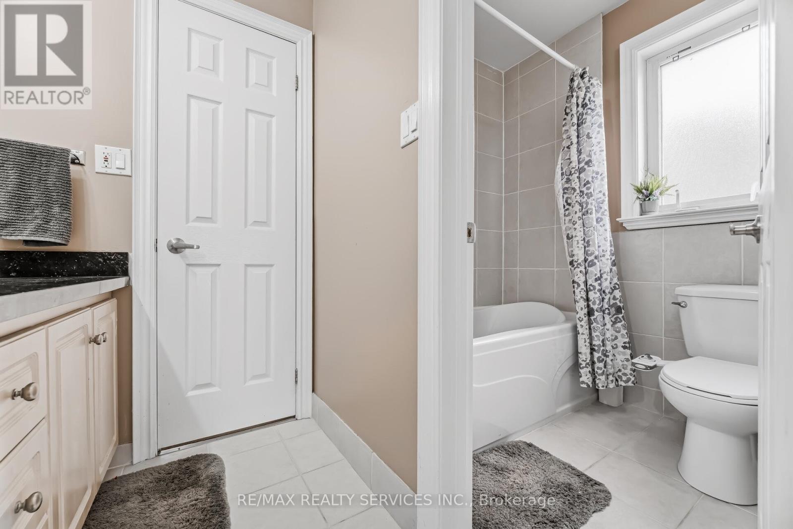 7 Waltham Drive, Toronto, Ontario  M9V 1S6 - Photo 38 - W12948460