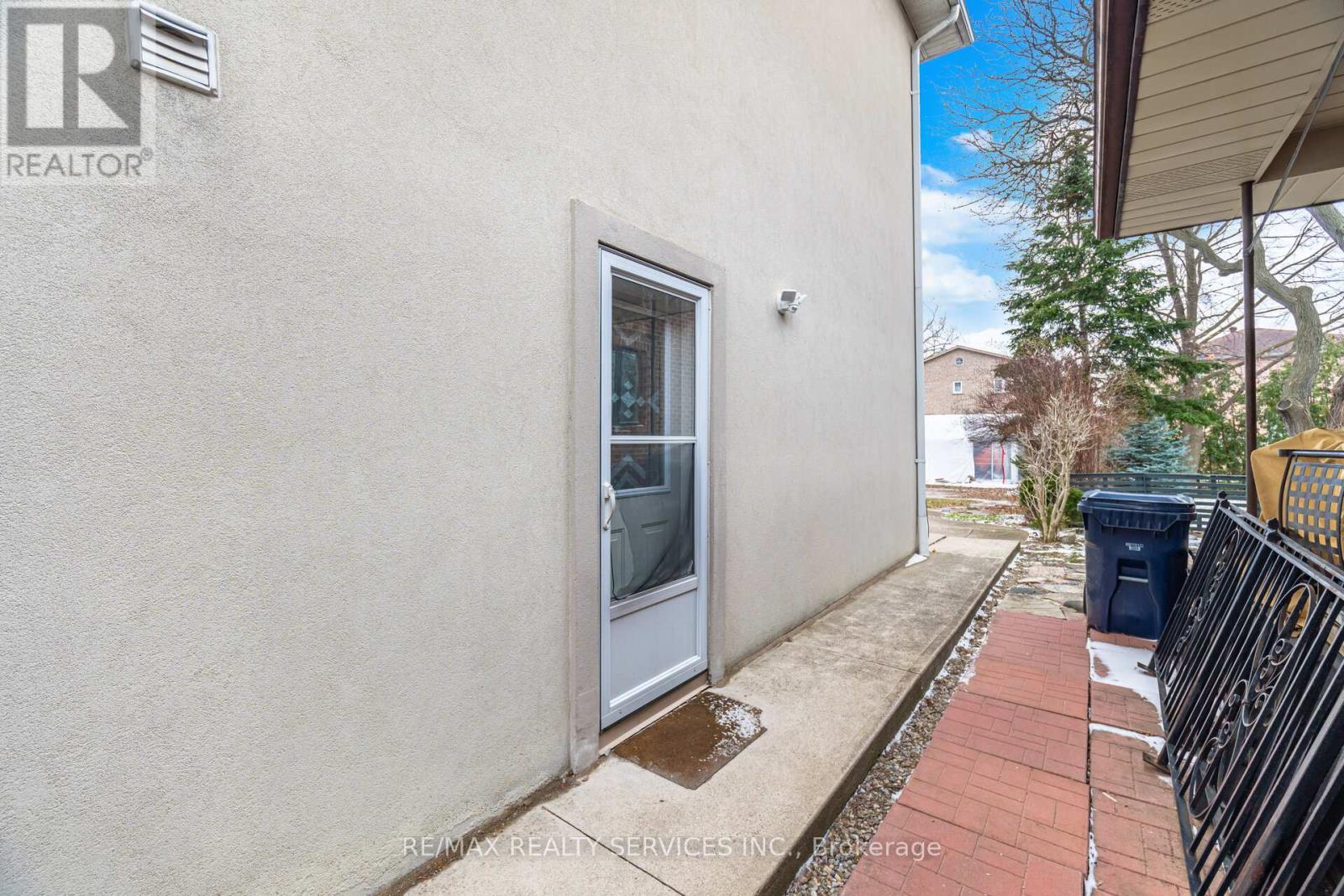 7 Waltham Drive, Toronto, Ontario  M9V 1S6 - Photo 49 - W12948460