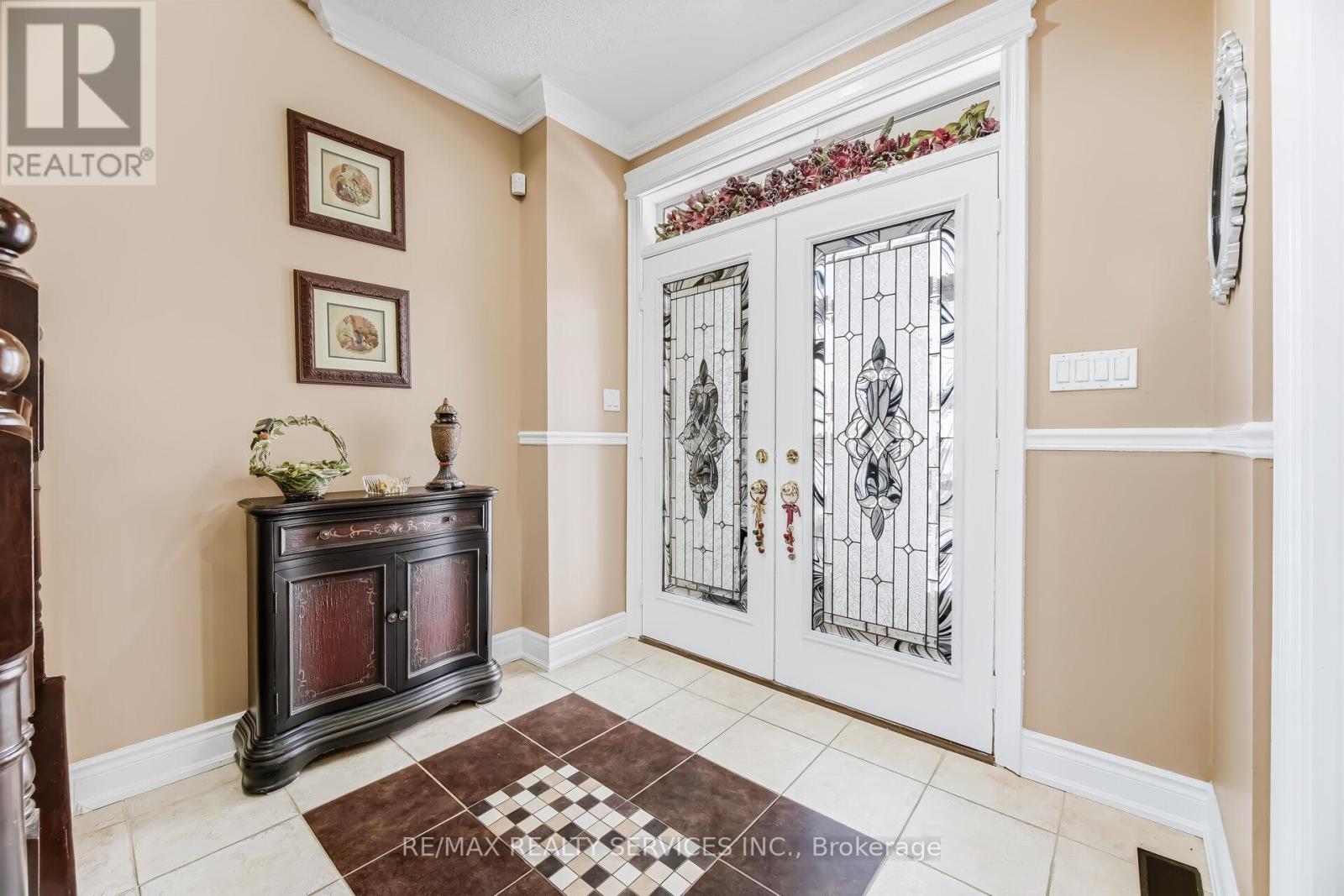 7 Waltham Drive, Toronto, Ontario  M9V 1S6 - Photo 6 - W12948460