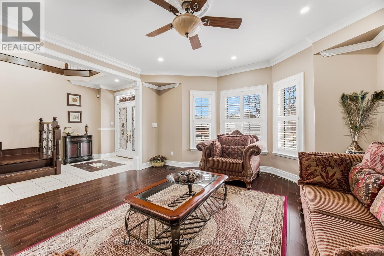 7 Waltham Drive, Toronto, Ontario  M9V 1S6 - Photo 8 - W12948460