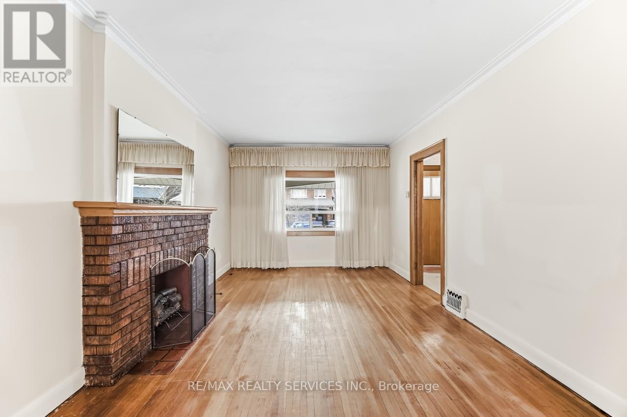 544 Windermere Avenue, Toronto, Ontario  M6S 3L7 - Photo 10 - W12948472