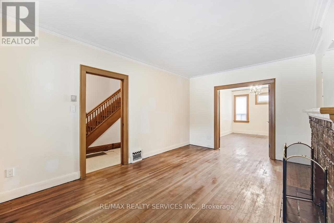 544 Windermere Avenue, Toronto, Ontario  M6S 3L7 - Photo 11 - W12948472