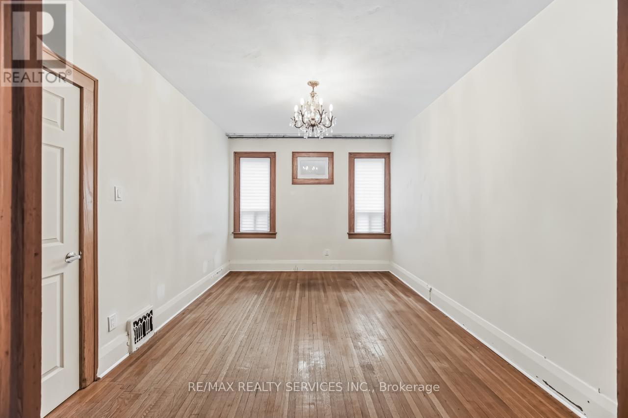 544 Windermere Avenue, Toronto, Ontario  M6S 3L7 - Photo 12 - W12948472