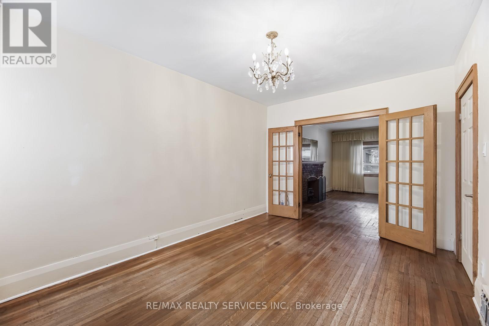 544 Windermere Avenue, Toronto, Ontario  M6S 3L7 - Photo 14 - W12948472