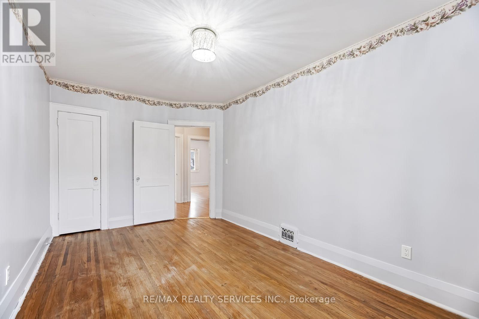 544 Windermere Avenue, Toronto, Ontario  M6S 3L7 - Photo 22 - W12948472