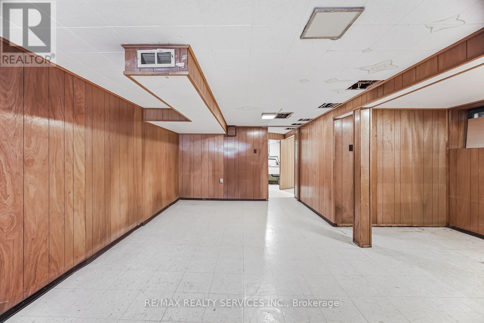 544 Windermere Avenue, Toronto, Ontario  M6S 3L7 - Photo 30 - W12948472