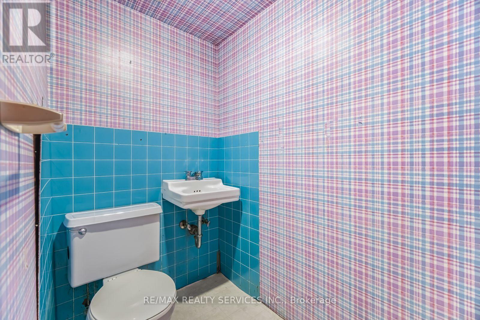 544 Windermere Avenue, Toronto, Ontario  M6S 3L7 - Photo 35 - W12948472