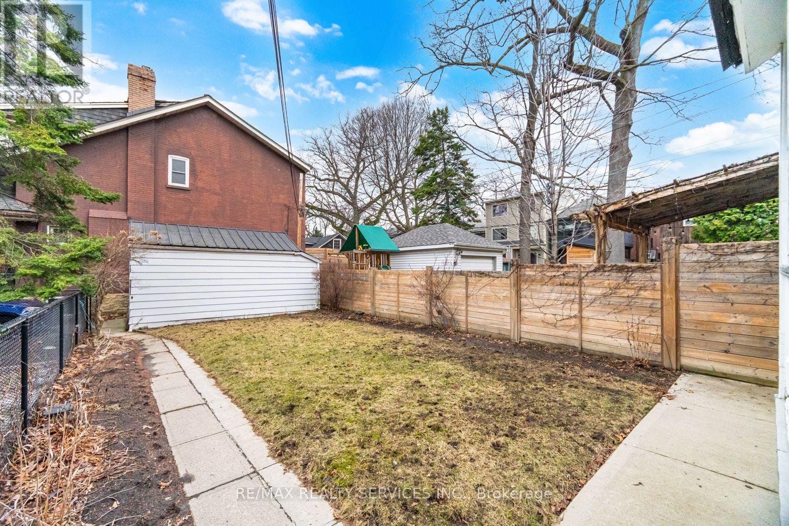 544 Windermere Avenue, Toronto, Ontario  M6S 3L7 - Photo 36 - W12948472