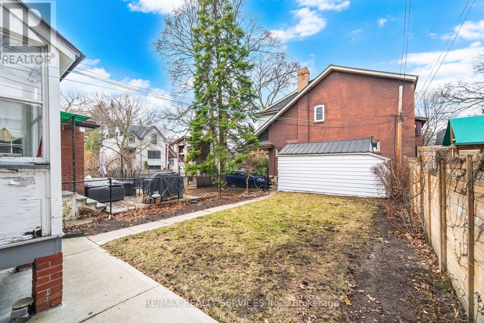 544 Windermere Avenue, Toronto, Ontario  M6S 3L7 - Photo 37 - W12948472