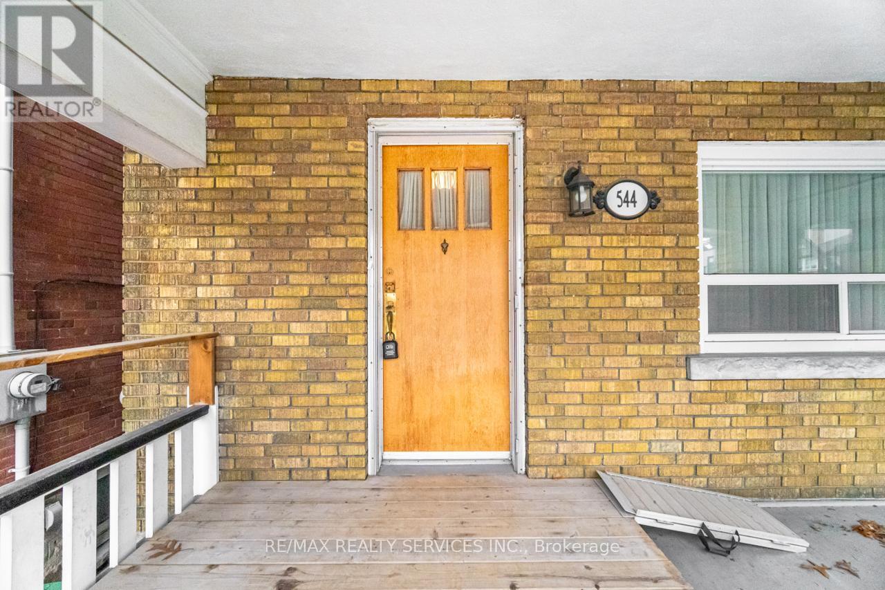 544 Windermere Avenue, Toronto, Ontario  M6S 3L7 - Photo 6 - W12948472