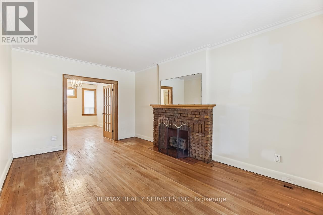 544 Windermere Avenue, Toronto, Ontario  M6S 3L7 - Photo 9 - W12948472