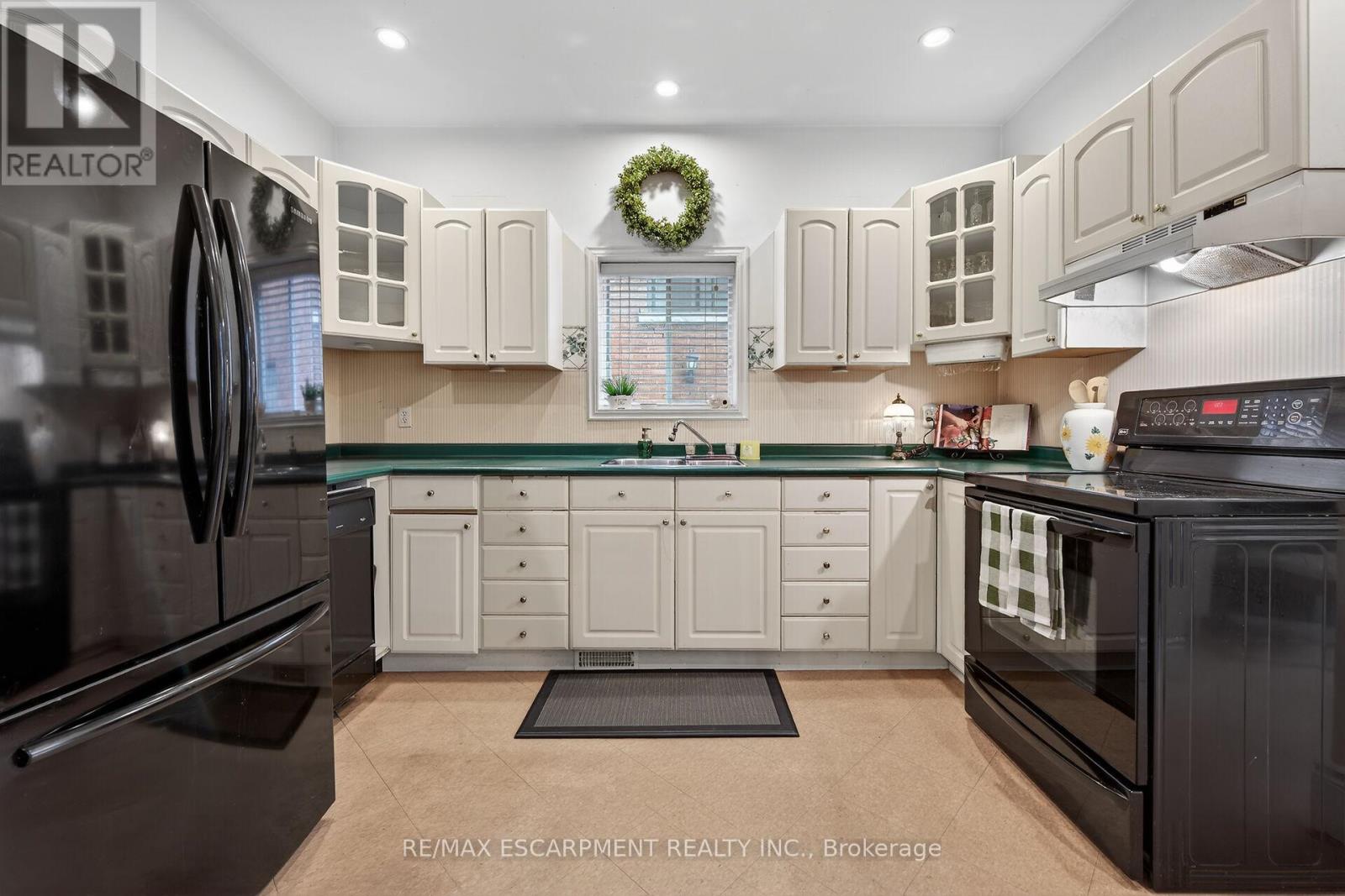 151 Holton Avenue S, Hamilton, Ontario  L8M 2L6 - Photo 18 - X12948454