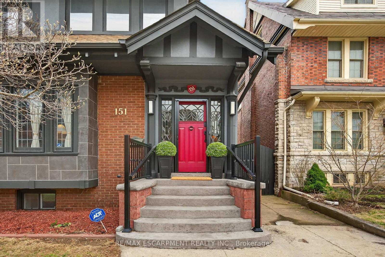 151 Holton Avenue S, Hamilton, Ontario  L8M 2L6 - Photo 2 - X12948454