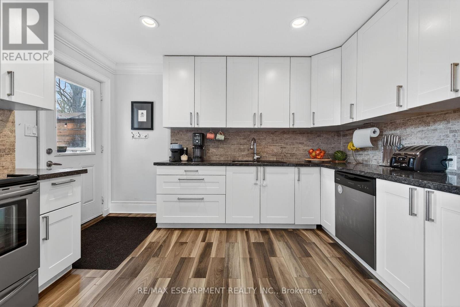 179 Burris Street, Hamilton, Ontario  L8M 2J7 - Photo 7 - X12948478