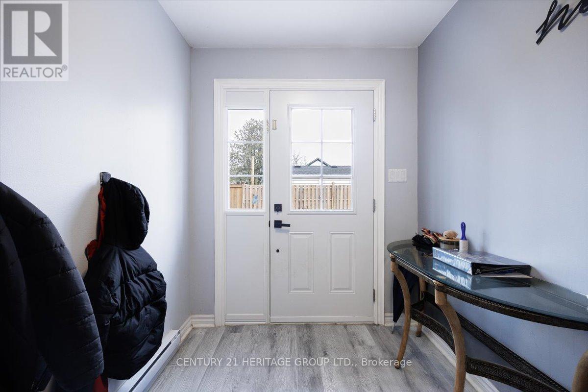 5 - 113 North Street, Georgina, Ontario  L0E 1R0 - Photo 4 - N12936246