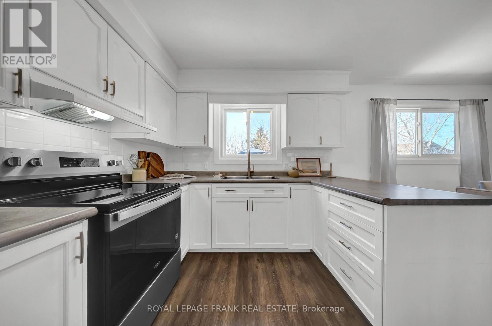 590 Talbot Court, Oshawa, Ontario  L1J 2E8 - Photo 9 - E12942456