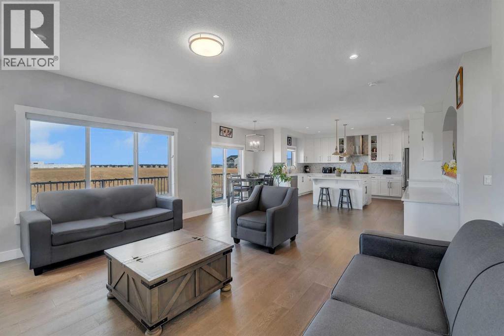 109 Chelsea Grove, Chestermere, Alberta  T1X 1Z5 - Photo 10 - A2295752