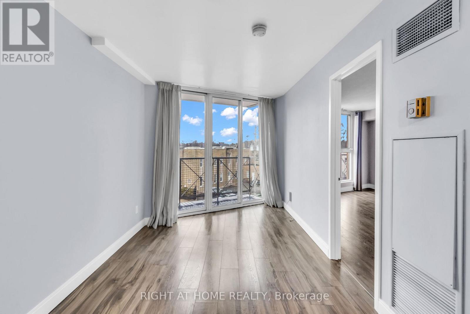 406 - 356 Mcrae Drive, Toronto, Ontario  M4G 4G4 - Photo 9 - C12948506