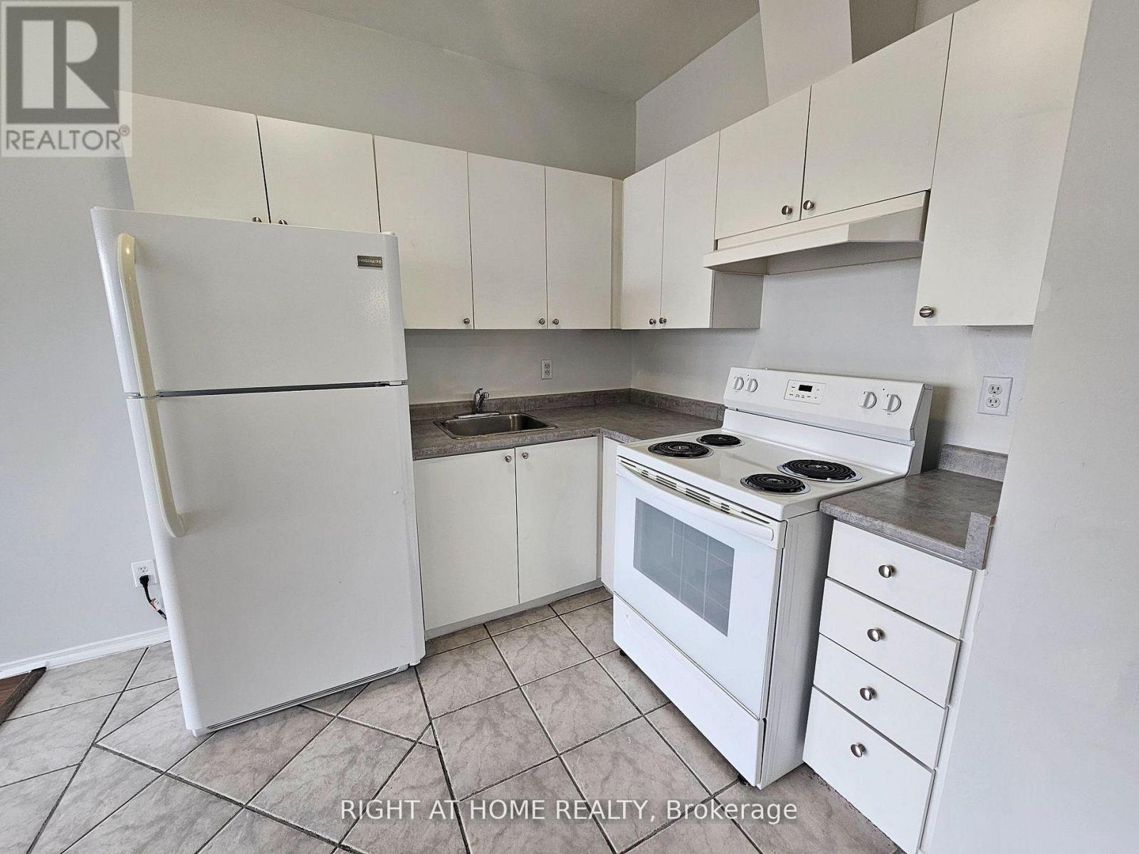 302 - 1801 Eglinton Avenue W, Toronto, Ontario  M6E 2H7 - Photo 2 - C12948516