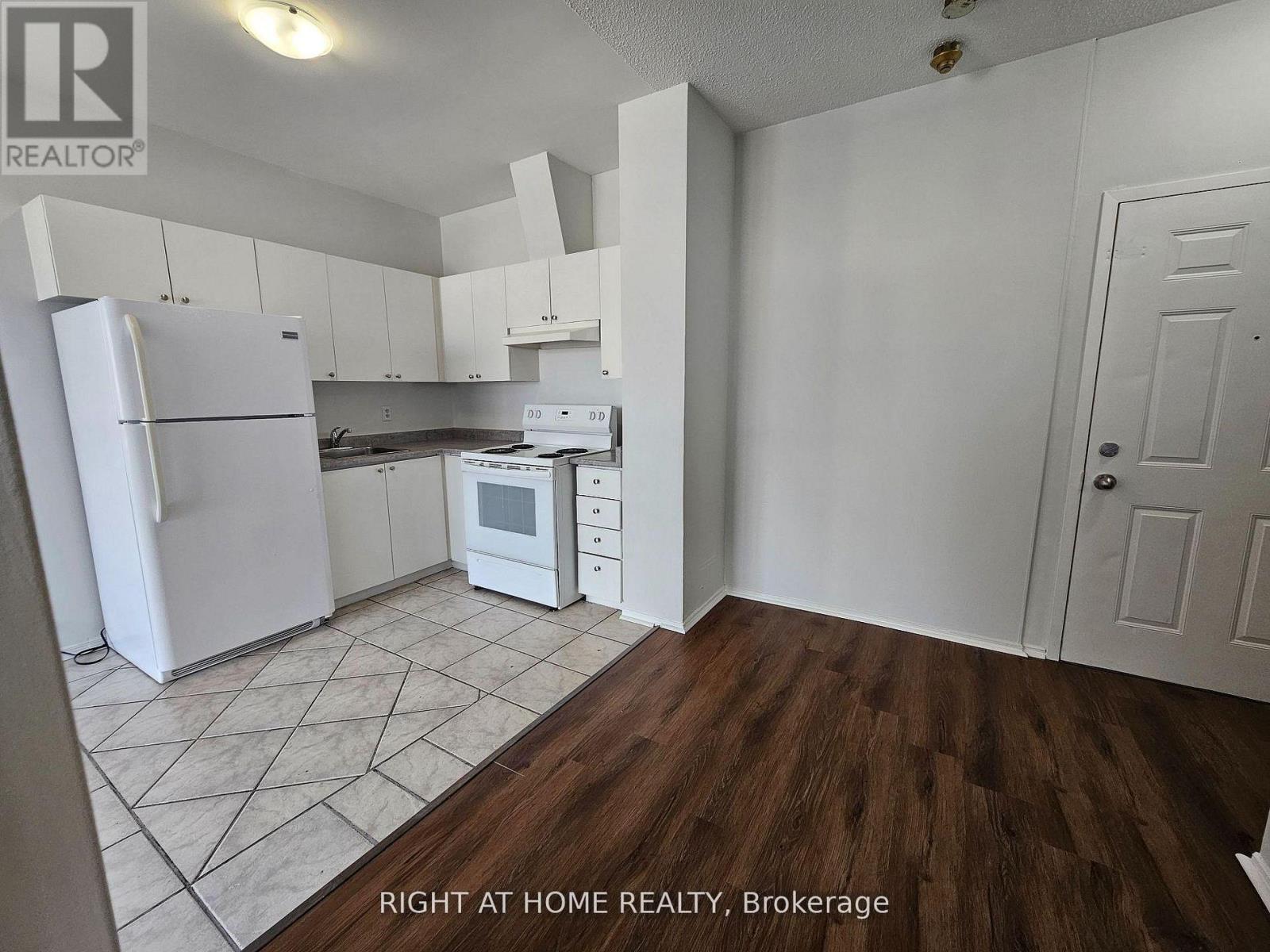 302 - 1801 Eglinton Avenue W, Toronto, Ontario  M6E 2H7 - Photo 4 - C12948516