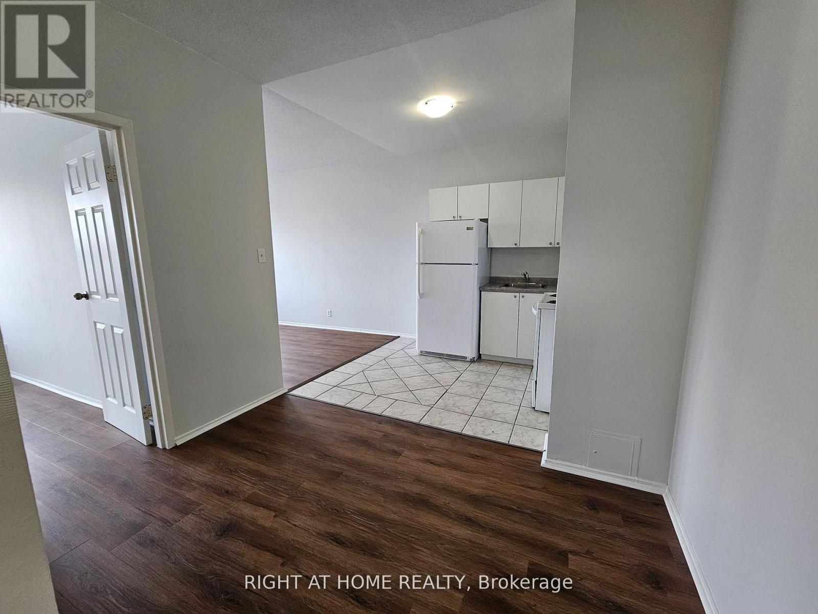 302 - 1801 Eglinton Avenue W, Toronto, Ontario  M6E 2H7 - Photo 7 - C12948516