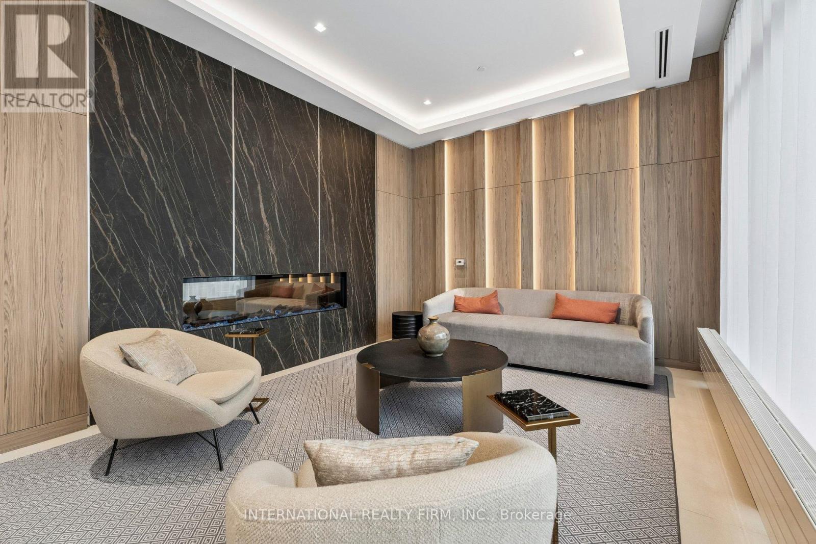 1701 - 1606 Charles Street, Whitby, Ontario  L1N 0P1 - Photo 2 - E12948514