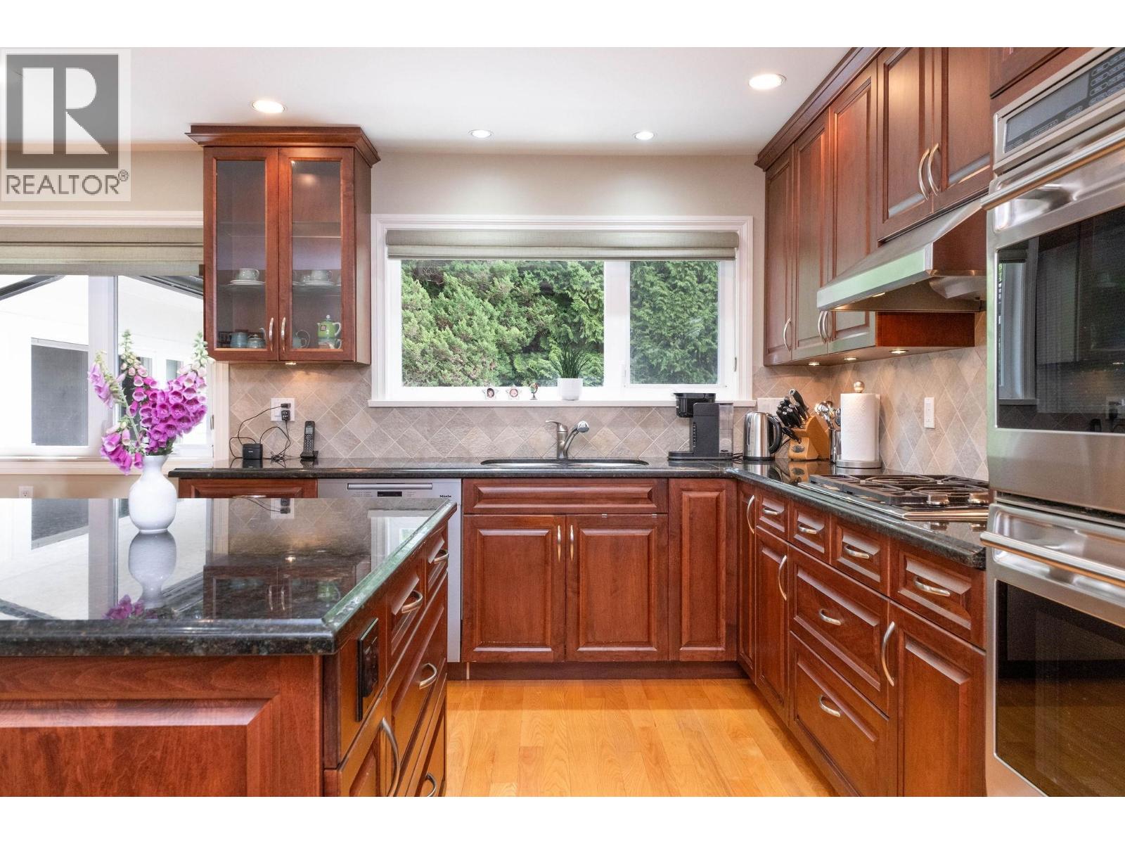 6350 Buckingham Drive, Burnaby, British Columbia  V5E 2A7 - Photo 10 - R3106189