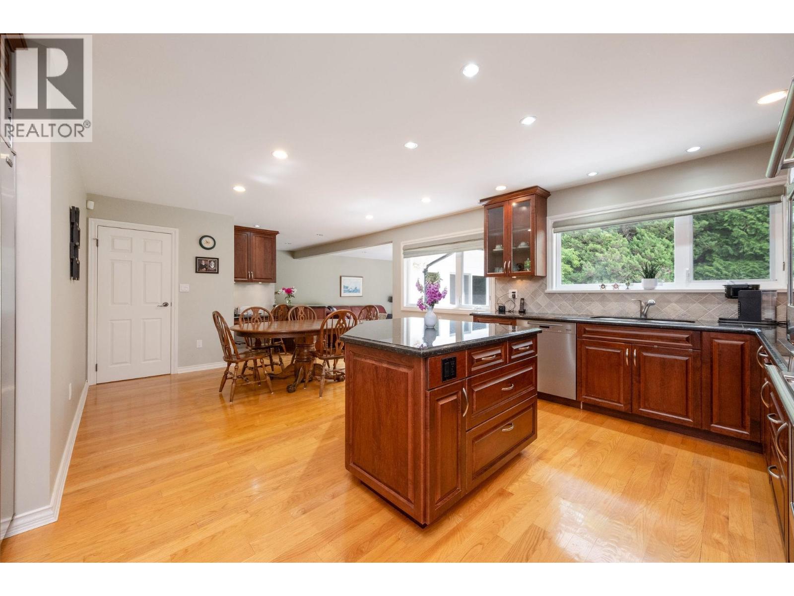 6350 Buckingham Drive, Burnaby, British Columbia  V5E 2A7 - Photo 11 - R3106189