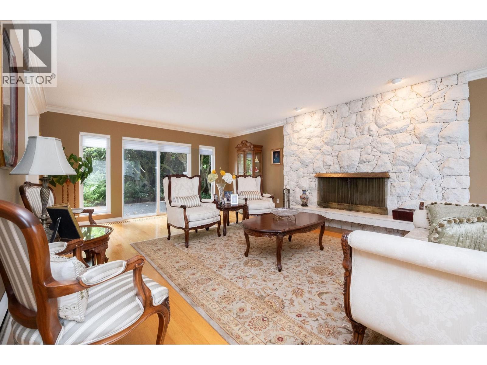 6350 Buckingham Drive, Burnaby, British Columbia  V5E 2A7 - Photo 3 - R3106189