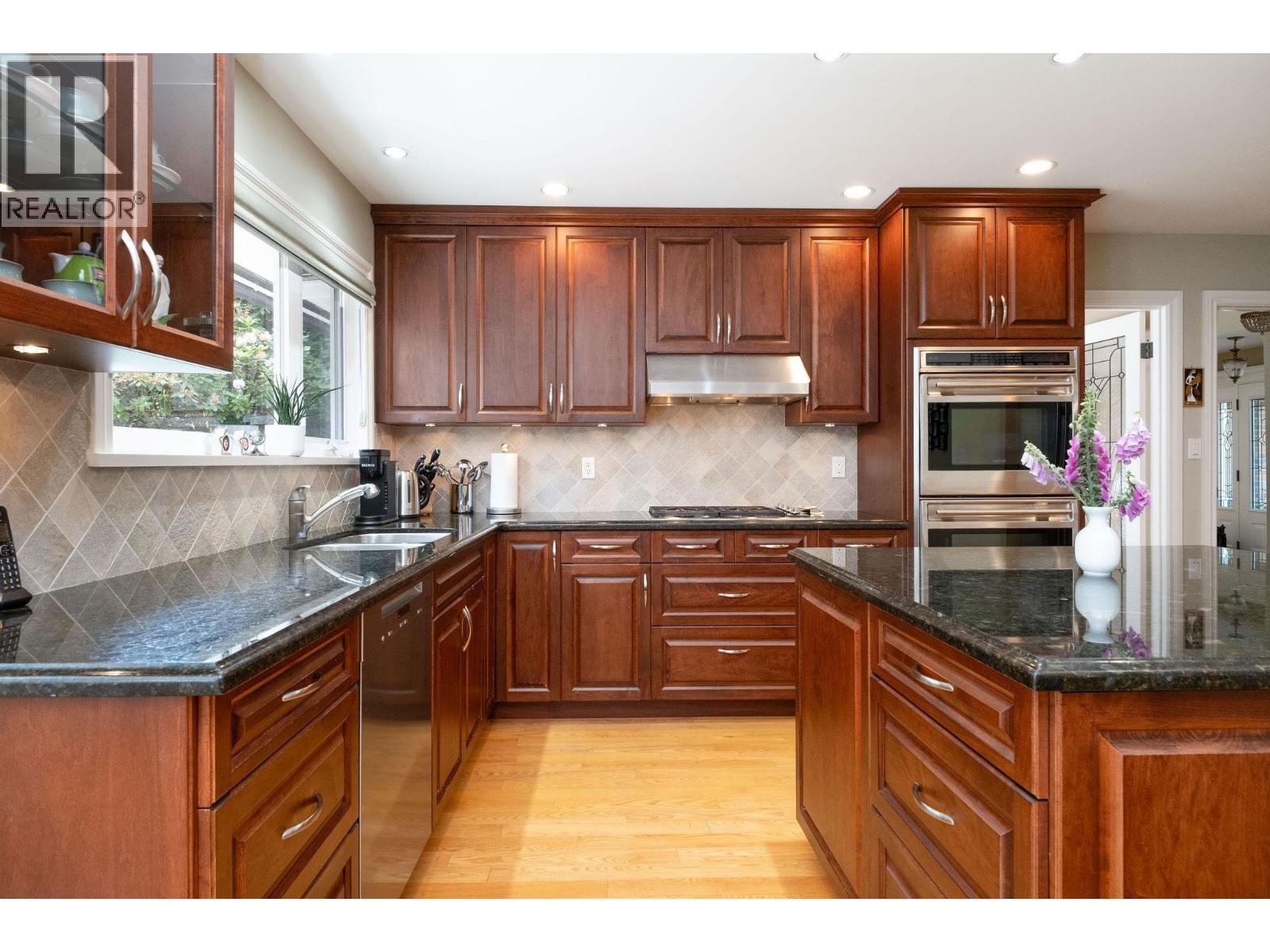 6350 Buckingham Drive, Burnaby, British Columbia  V5E 2A7 - Photo 7 - R3106189