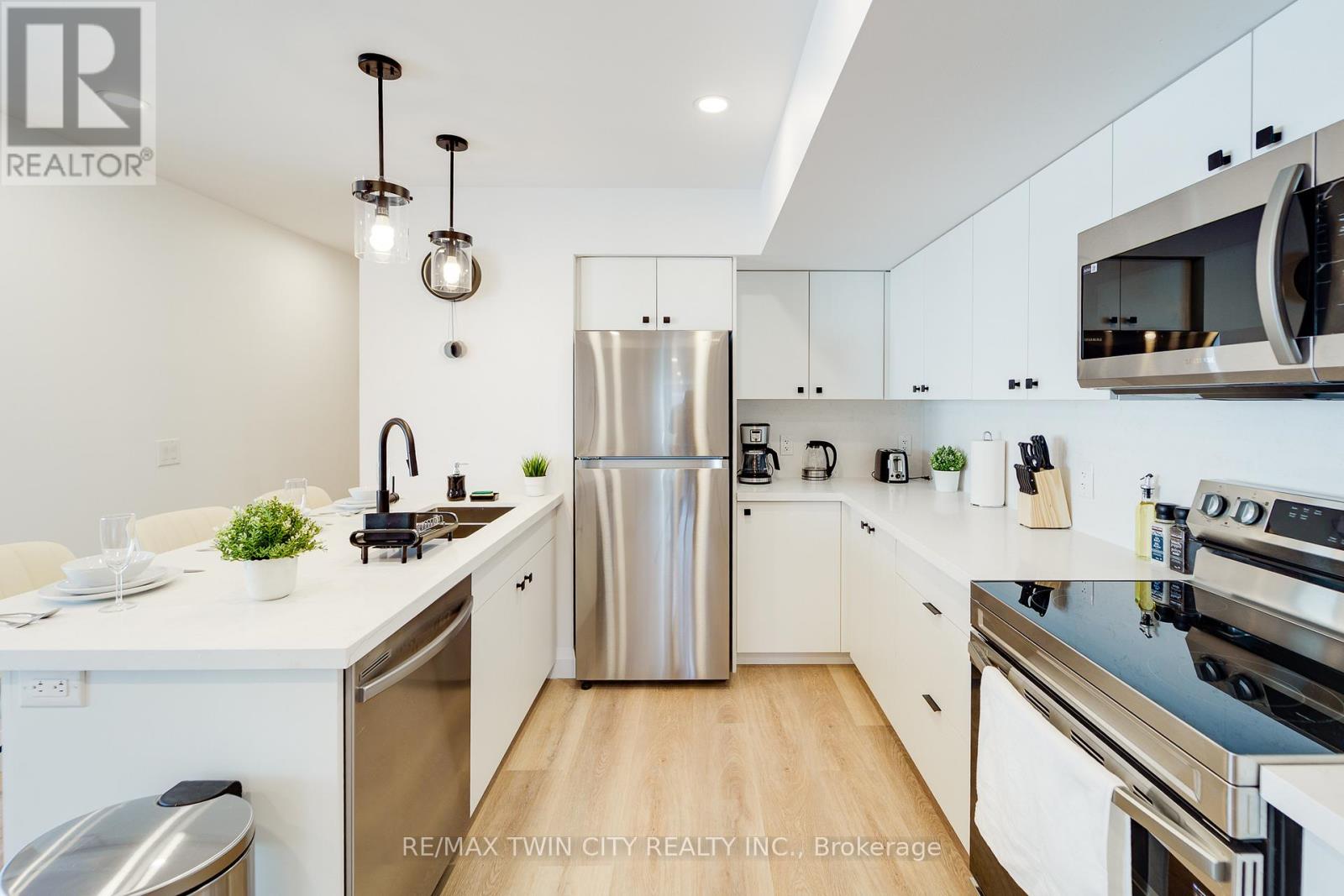 4 - 825 Stirling Avenue S, Kitchener, Ontario  N2M 3K4 - Photo 4 - X12948502