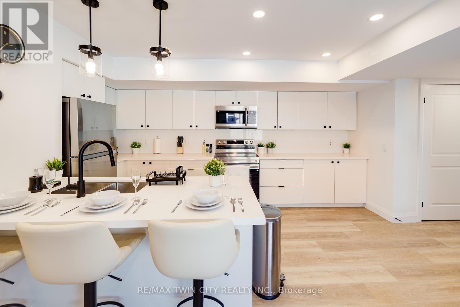 4 - 825 Stirling Avenue S, Kitchener, Ontario  N2M 3K4 - Photo 5 - X12948502