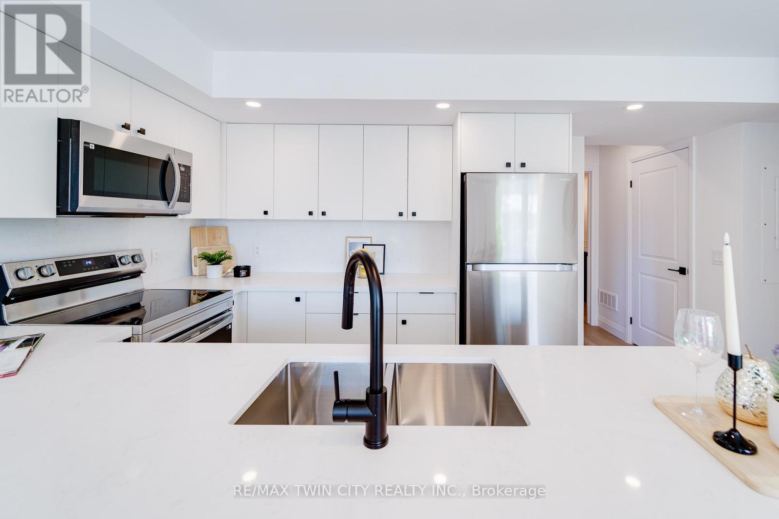 3 - 825 Stirling Avenue S, Kitchener, Ontario  N2M 3K4 - Photo 8 - X12948508