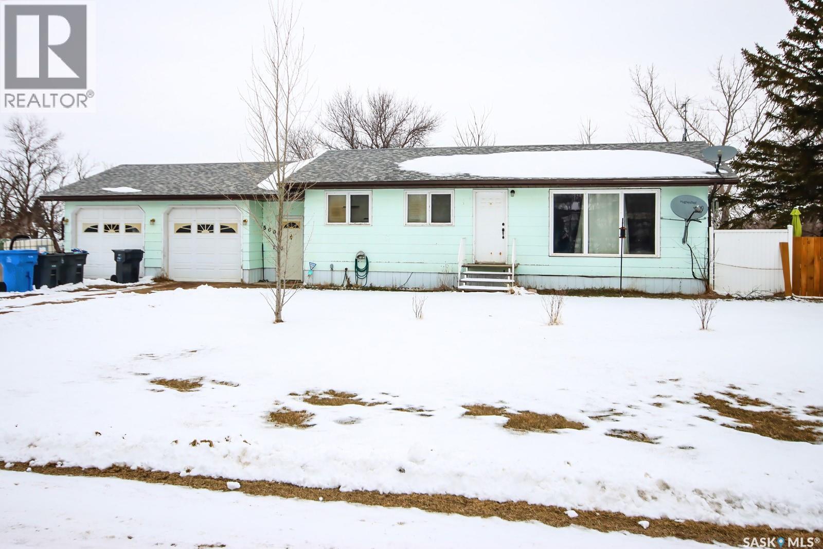 560 Tallman Street, Macoun, Saskatchewan  S0C 1P0 - Photo 1 - SK031883