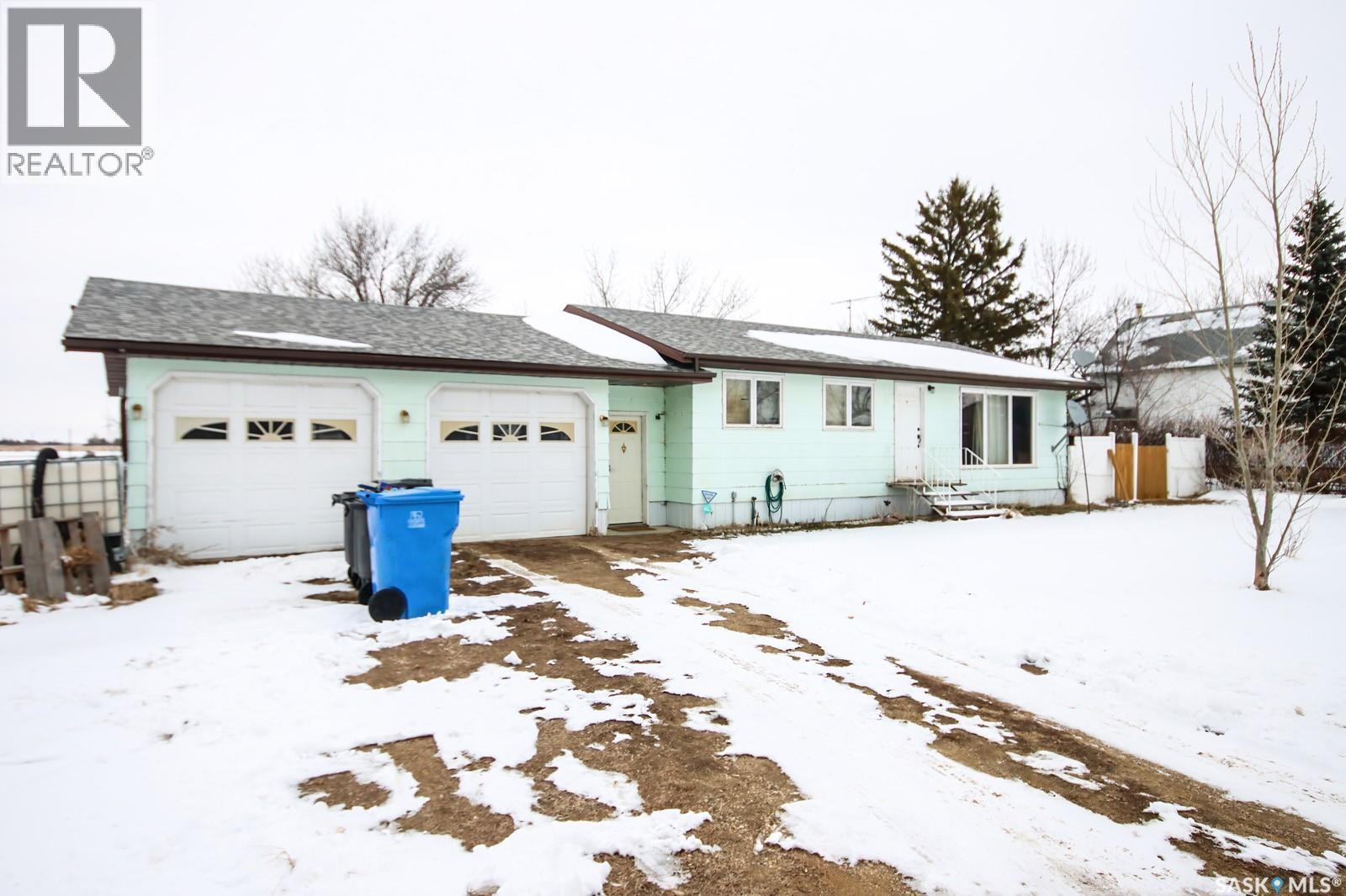 560 Tallman Street, Macoun, Saskatchewan  S0C 1P0 - Photo 2 - SK031883