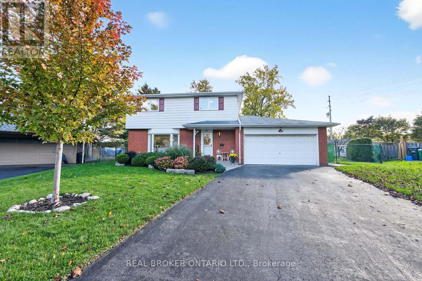 10 Essex Place, Brampton, Ontario  L6T 2A6 - Photo 2 - W12947856