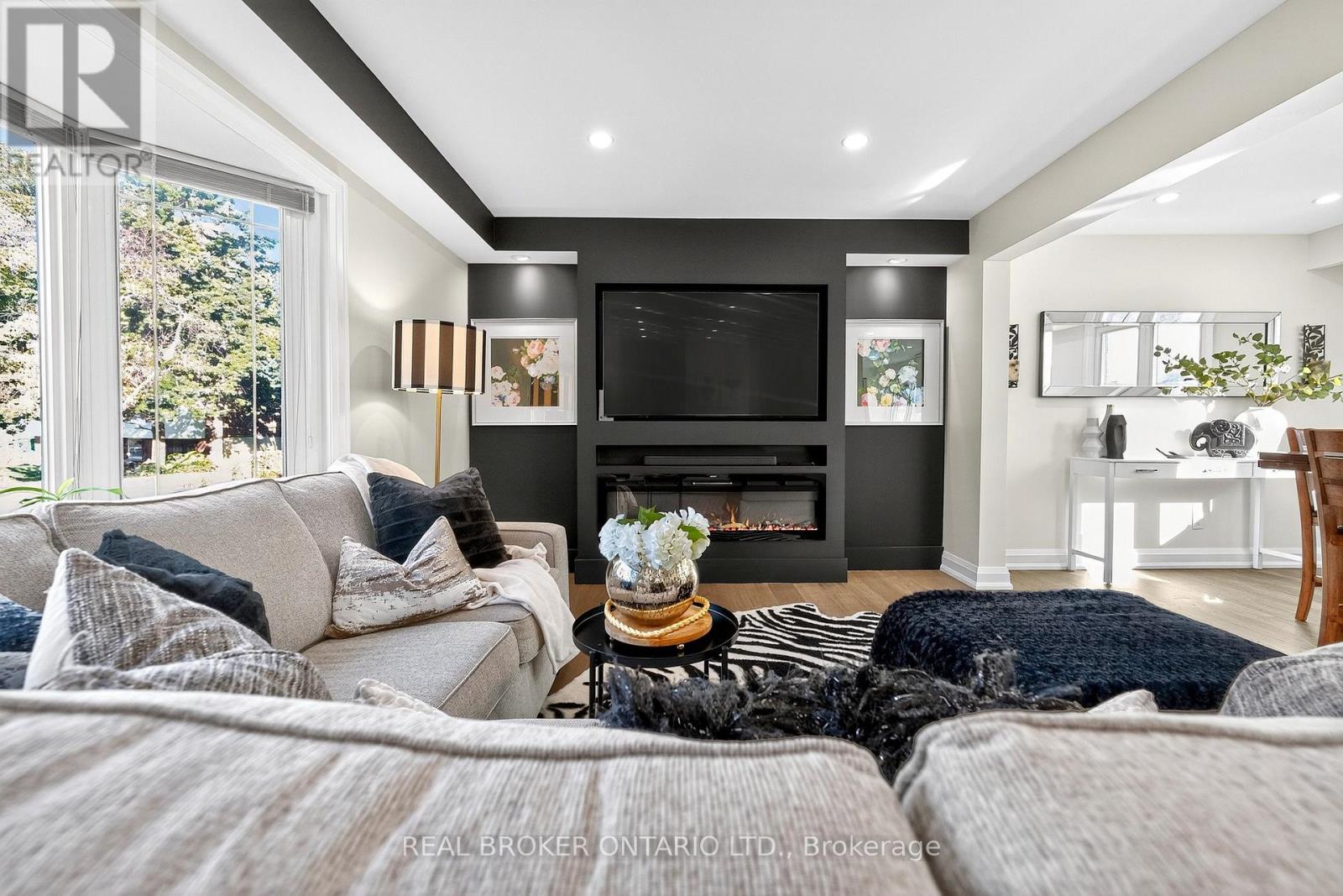 10 Essex Place, Brampton, Ontario  L6T 2A6 - Photo 6 - W12947856