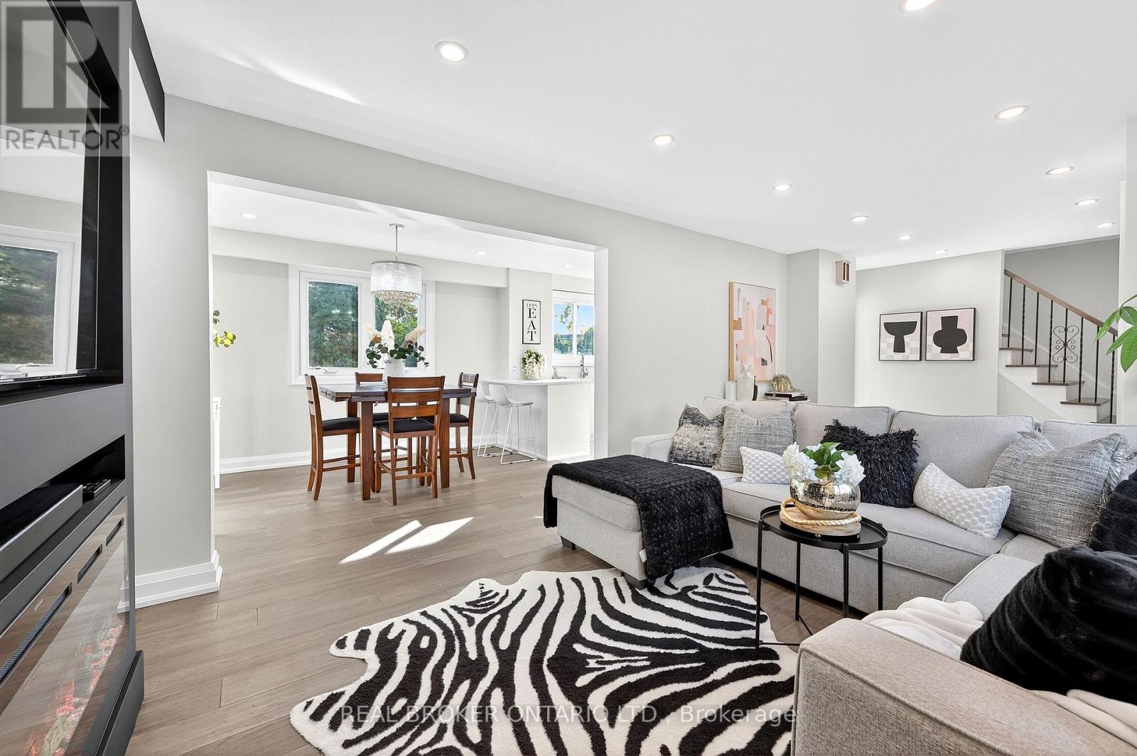 10 Essex Place, Brampton, Ontario  L6T 2A6 - Photo 9 - W12947856