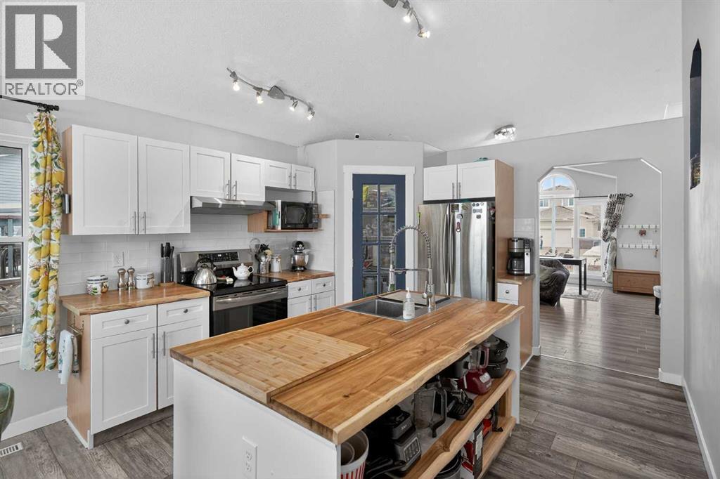 38 Canoe Circle SW, Airdrie, Alberta  T4B 2L6 - Photo 3 - A2288202