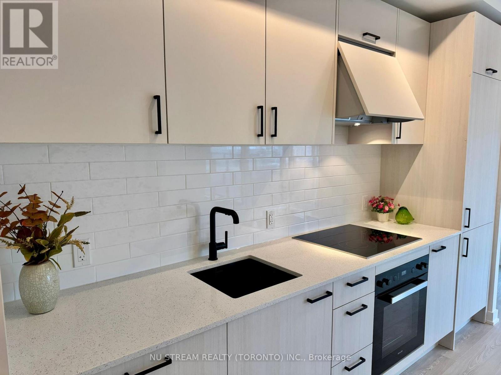 1212 - 1 Quarrington Lane S, Toronto, Ontario  M3C 0S4 - Photo 3 - C12911830