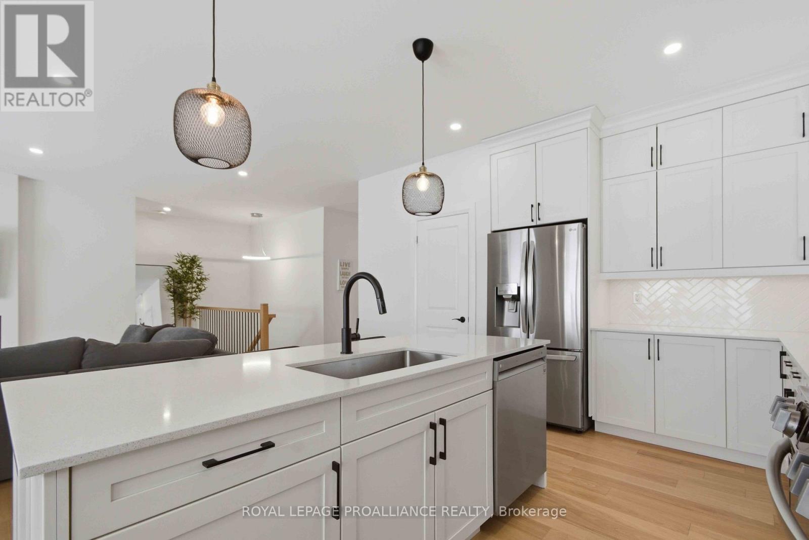 39 Schmidt Way, Quinte West, Ontario  K8V 0L5 - Photo 8 - X12888450